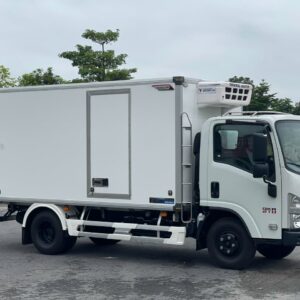 ISUZU QMR77H 1,9T-2,3T (4m4) EURO4 2023 THÙNG KÍN COMPOSITE