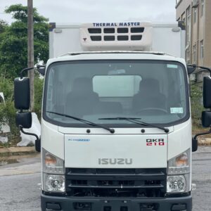 ISUZU QMR77H 1,9T-2,3T (4m4) EURO4 2023 THÙNG KÍN COMPOSITE