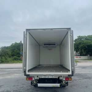 ISUZU QMR77H 1,9T-2,3T (4m4) EURO4 2023 THÙNG KÍN COMPOSITE